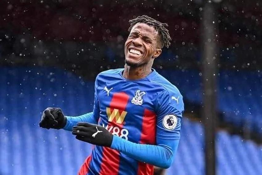 Wilfried Zaha kariyerinde sadece iki takımda forma giydi! Wilfried Zaha Galatasaray'a maliyeti kaç Euro oldu?