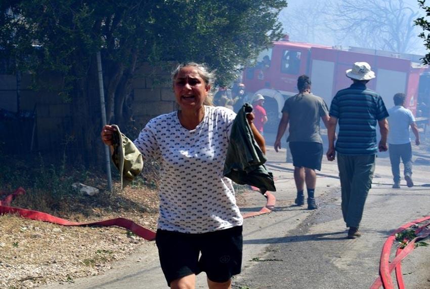 Yunanistan cehennemi yaşıyor! Rodos ve Korfu adasında tahliyeler sürürken yangına Türk uçakları da müdahale ediyor...