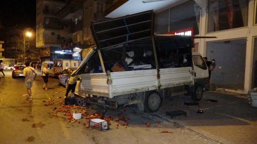 Tüp aracını kullanan alkollü sürücü ortalığı savaş alanına çevirdi! 3. kez alkollü çıktı