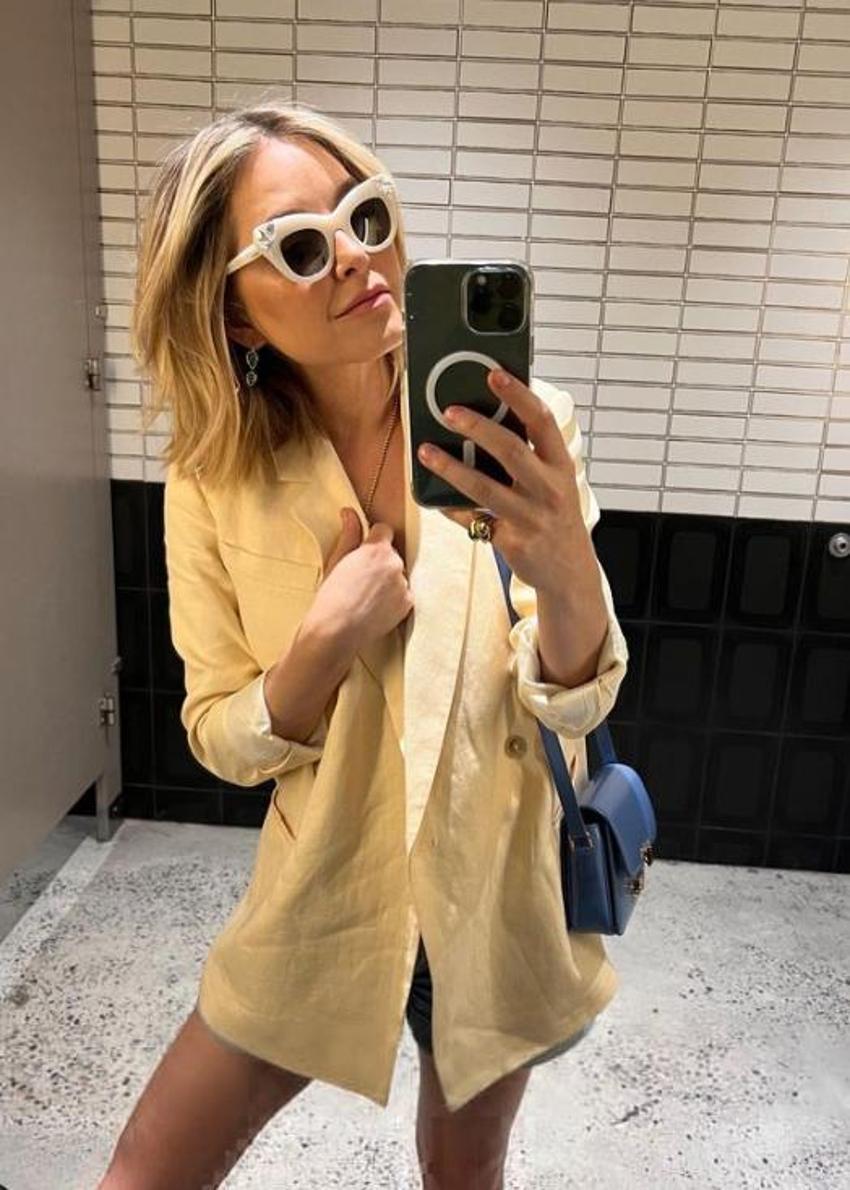 Ünlü oyuncu Jenny Mollen çırılçıplak otostop çekti o anları sosyal medyada paylaştı!