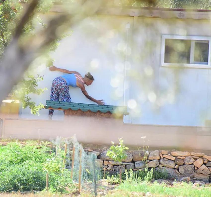 İstanbul'u terk edip köye yerleşti! Ünlü sanatçıyı görenler tanıyamıyor