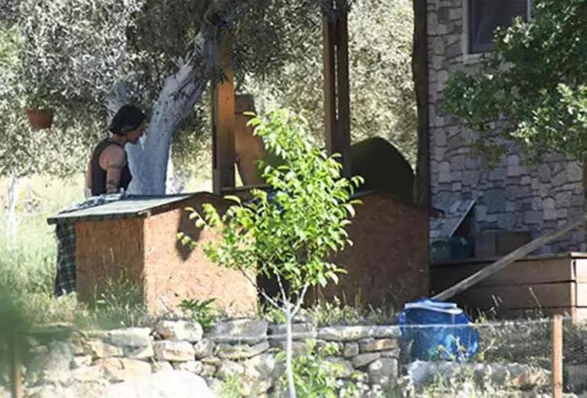 İstanbul'u terk edip köye yerleşti! Ünlü sanatçıyı görenler tanıyamıyor
