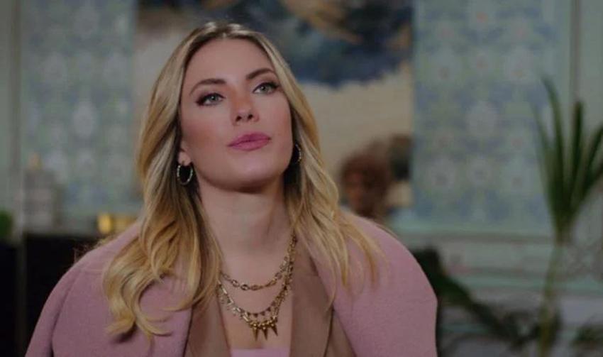 Hande Erçel Mikanos'tan paylaştı! Mavi file elbisesiyle olay yarattı