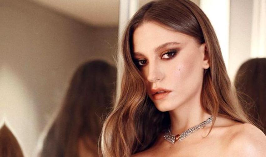 Hande Erçel Mikanos'tan paylaştı! Mavi file elbisesiyle olay yarattı
