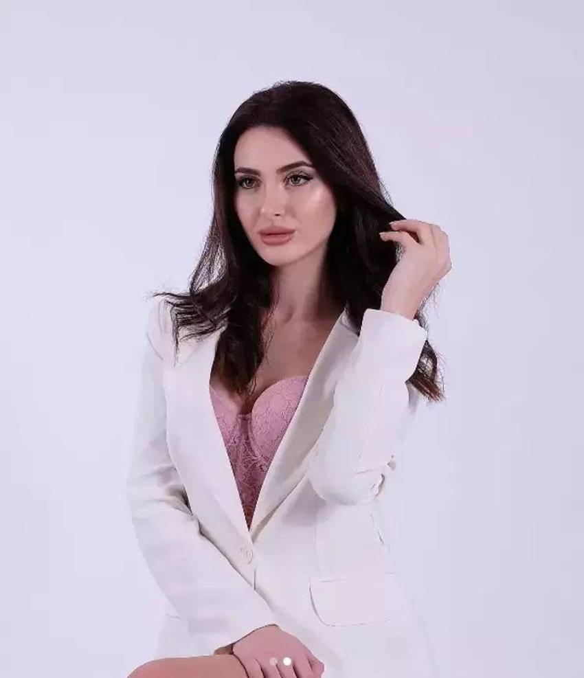 Rafet El Roman 24 yaş küçük sevgilisiyle görüntülendi: Uzun zamandır birlikteyiz