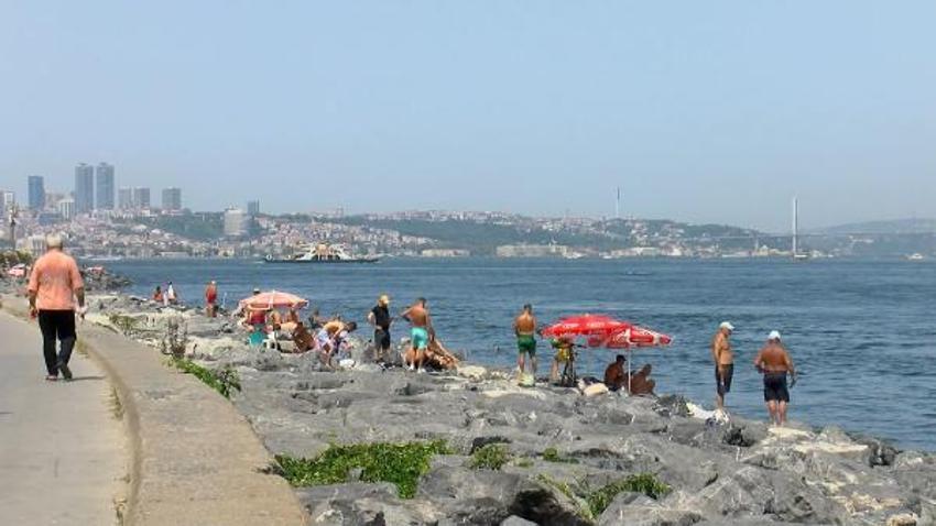 İstanbul bugün sıcaklık rekoruna ulaştı: Esnaflardan ilginç çözümler geldi