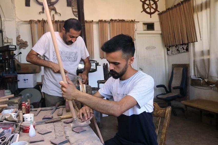 Taleplere yetişemiyor! Bin yıllık ağaçlardan yapıyor