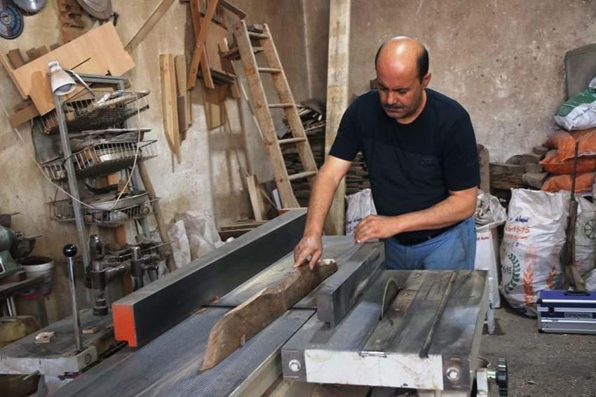Taleplere yetişemiyor! Bin yıllık ağaçlardan yapıyor