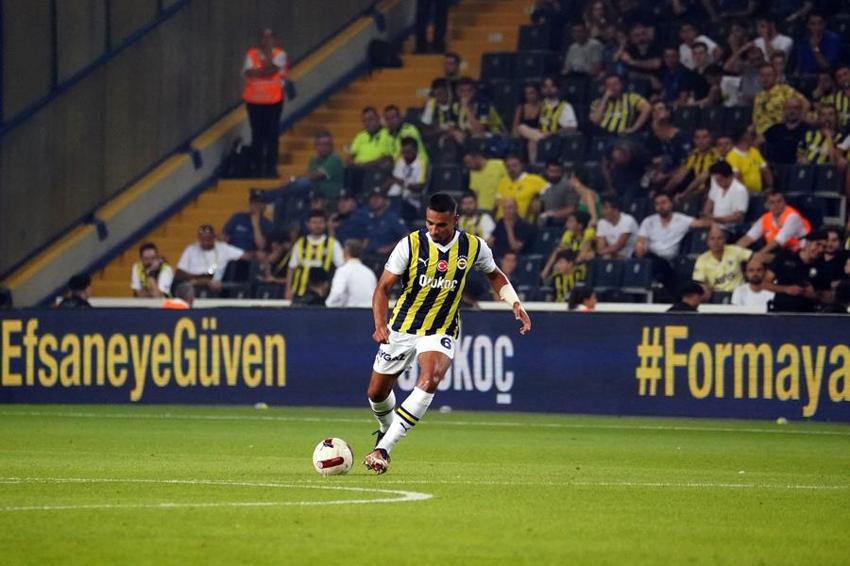 'Dzeko, Tadic gibi yıldızlar varken Ali Koç bize Diego Rossi'yi izletti'