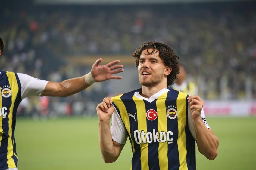 'Dzeko, Tadic gibi yıldızlar varken Ali Koç bize Diego Rossi'yi izletti'