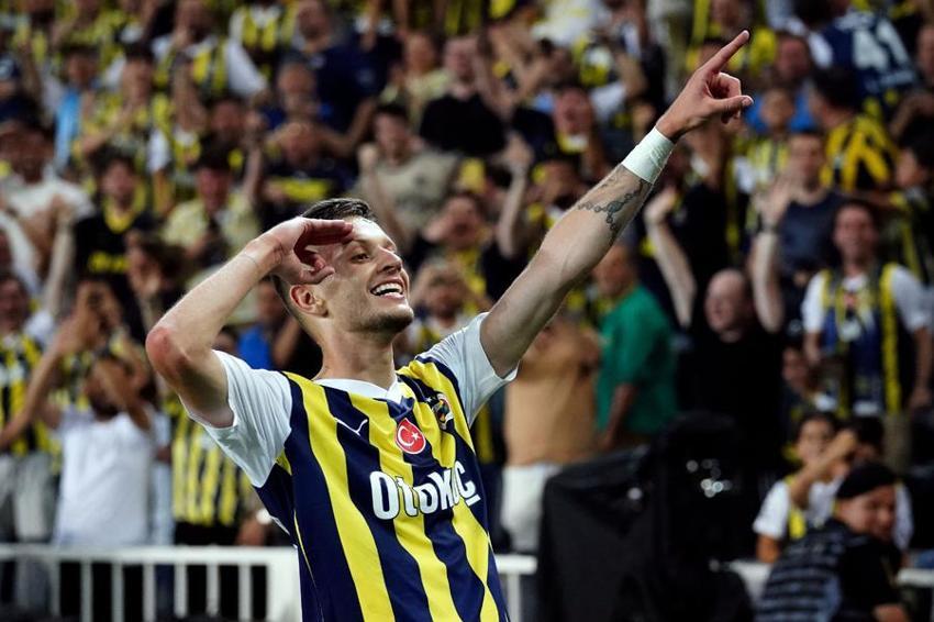 'Dzeko, Tadic gibi yıldızlar varken Ali Koç bize Diego Rossi'yi izletti'