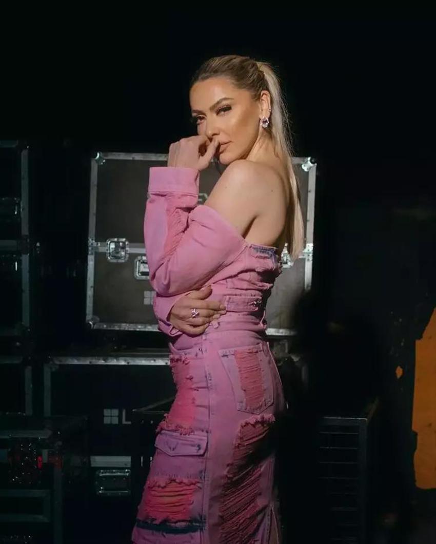 Hadise'nin leopar tercihi! Sosyal medya ikiye bölündü