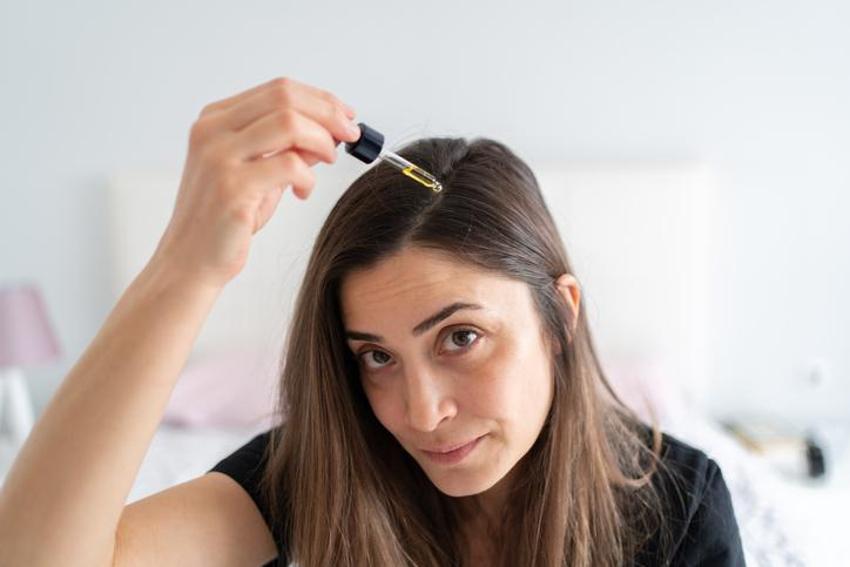 Saç dökülmesini bıçak gibi kesiyor, parlak bir görünüm veriyor! Hepsi A, C, E, B5, B6 ve B12 vitaminleri bakımından çok zengin...  