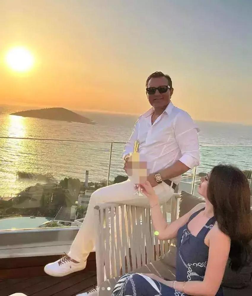 Rafet El Roman ve kendisinden 24 yaş küçük sevgilisi Yasemin Gergeç'in aşk tatili!