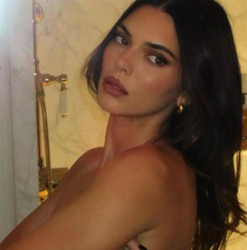 Kendall Jenner'ın bikinili pozlarına yorum ve beğeni yağdı!