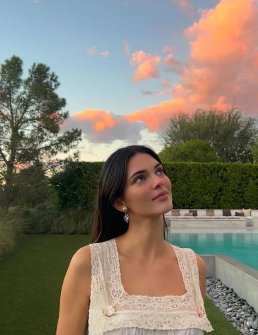 Kendall Jenner'ın bikinili pozlarına yorum ve beğeni yağdı!