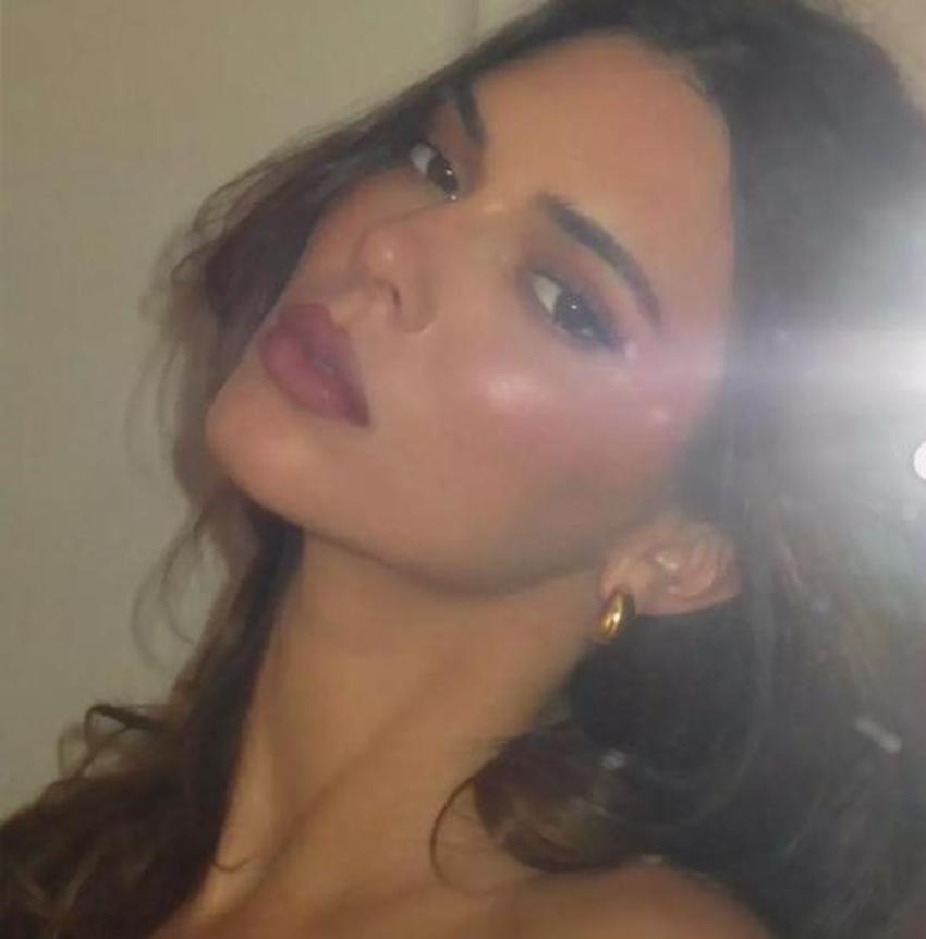 Kendall Jenner'ın bikinili pozlarına yorum ve beğeni yağdı!