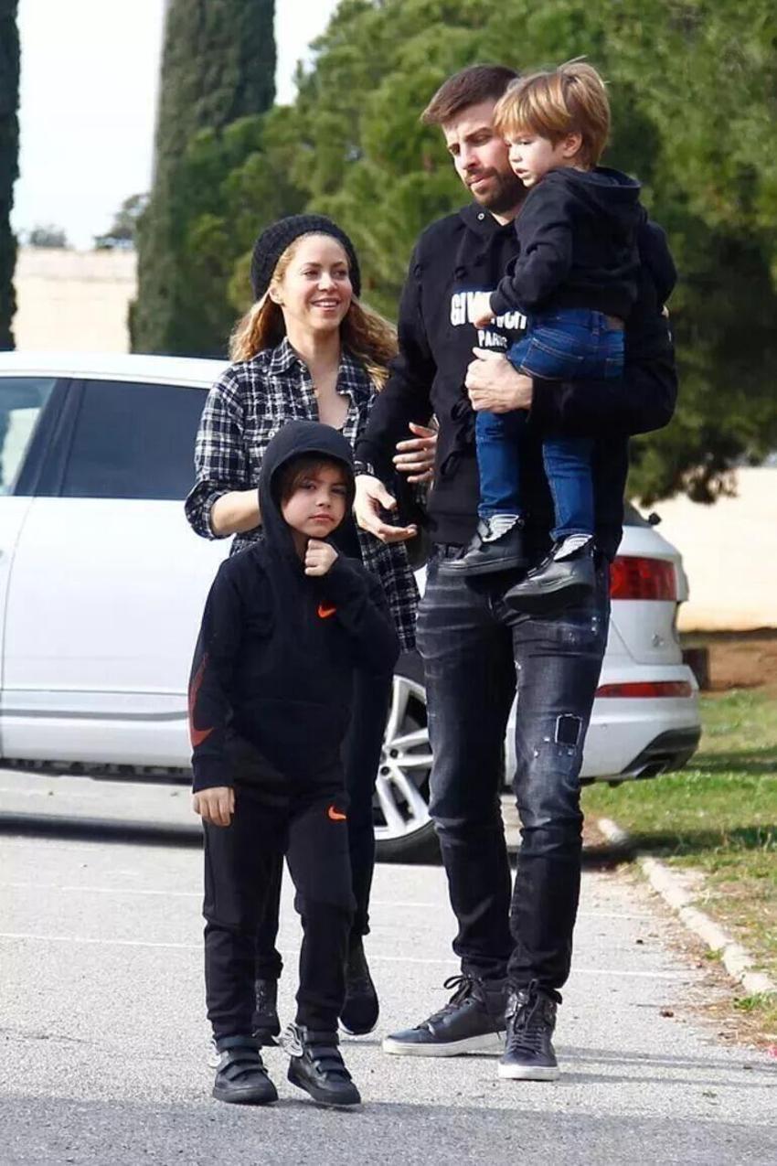 Shakira, Gerard Pique ile ayrılık sonrası yeni aşkı ile görüntülendi
