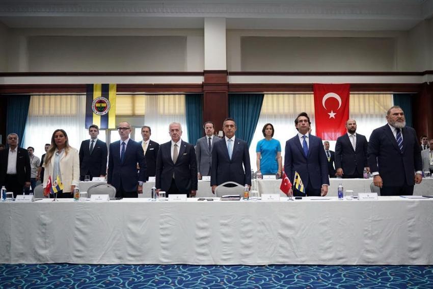 Ali Koç'tan forma kararı! Geri adım attı, Aziz Yıldırım'a sert sözler: Sizin derdiniz başka