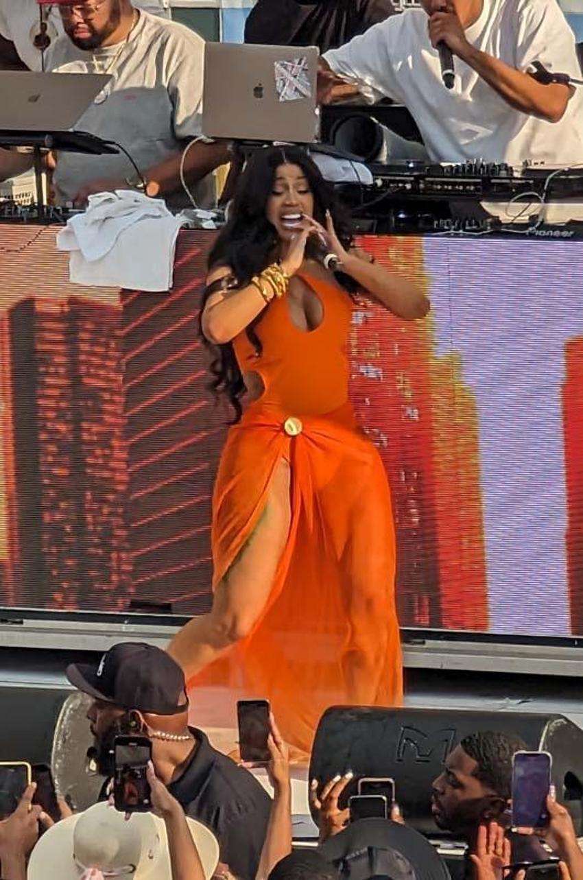 Cardi B'yi sinirlendiren olayın perde arkası ortaya çıktı!