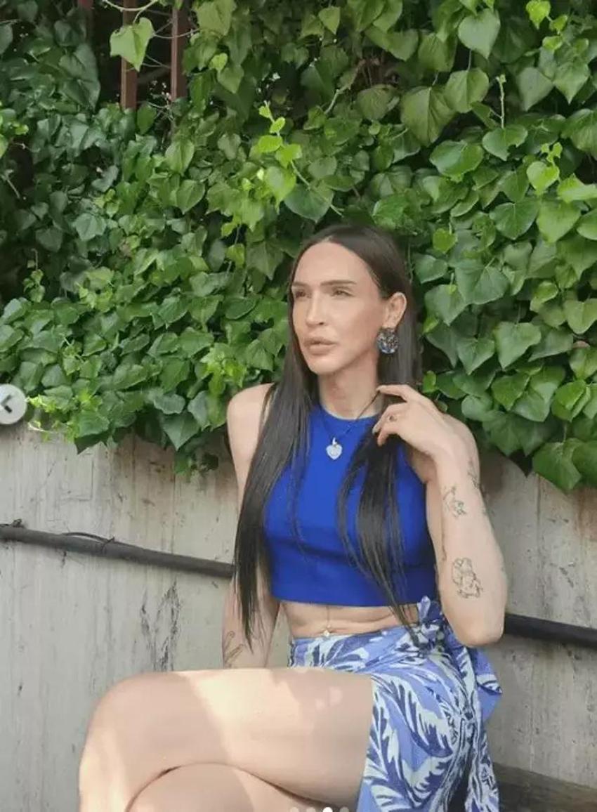Cinsiyet değiştiren 'Timsah Celil' lakaplı ünlü oyuncu Meli Bendeli, mini etekli poz verdi!