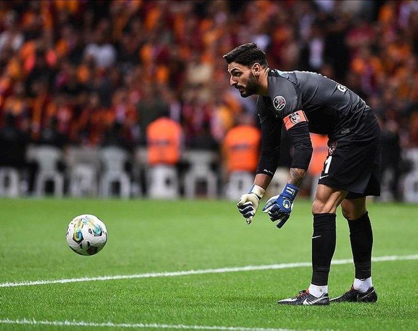Galatasaray'da hiç hesapta olmayan ayrılık! Ne sağ bekte yer kaldı ona ne sol bekte