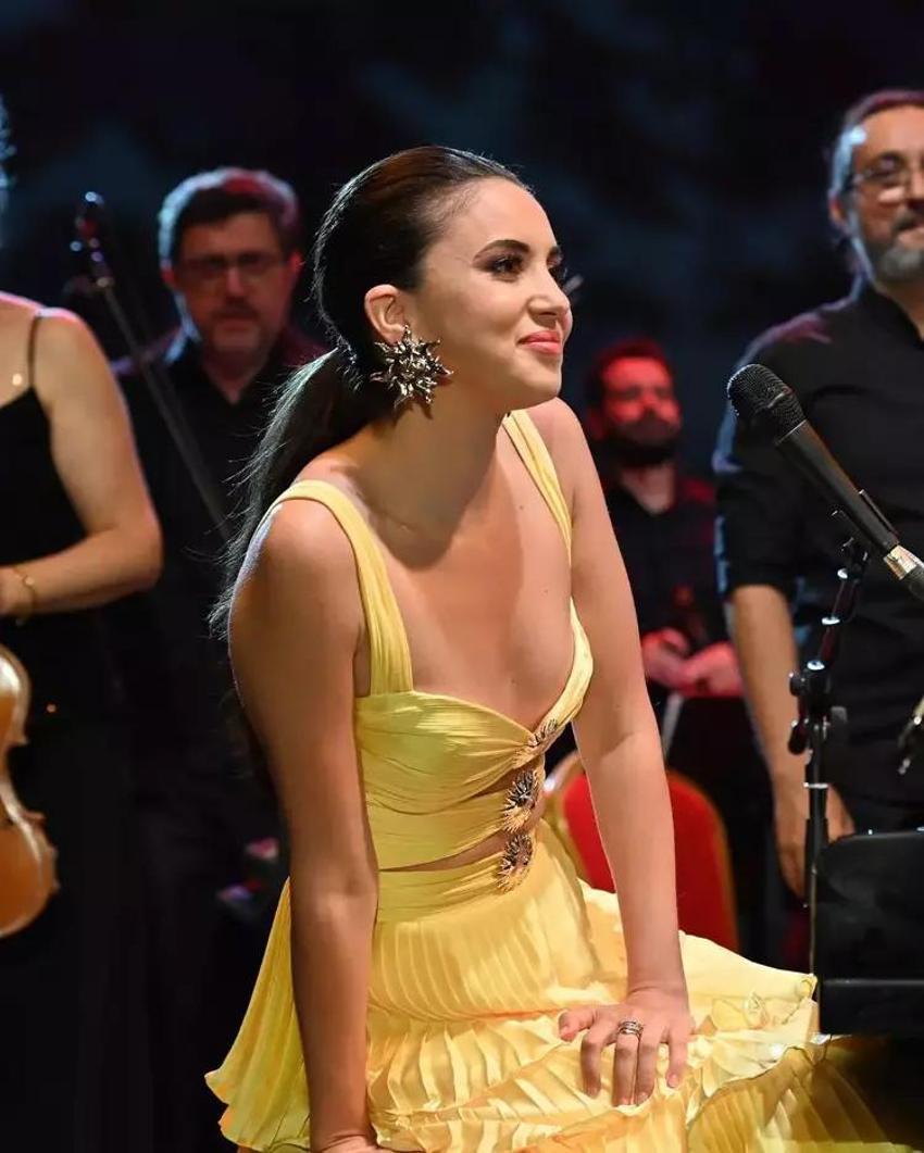 Karsu düğün tarihini erteledi! İşte sebebi