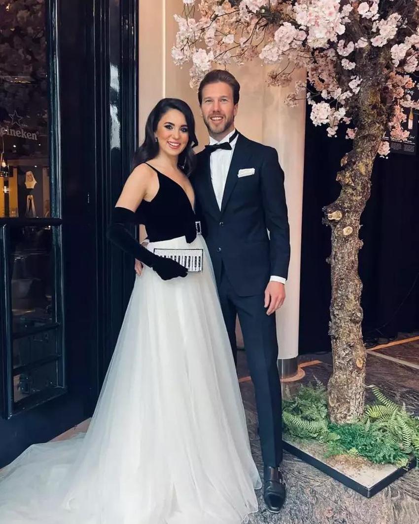 Karsu düğün tarihini erteledi! İşte sebebi