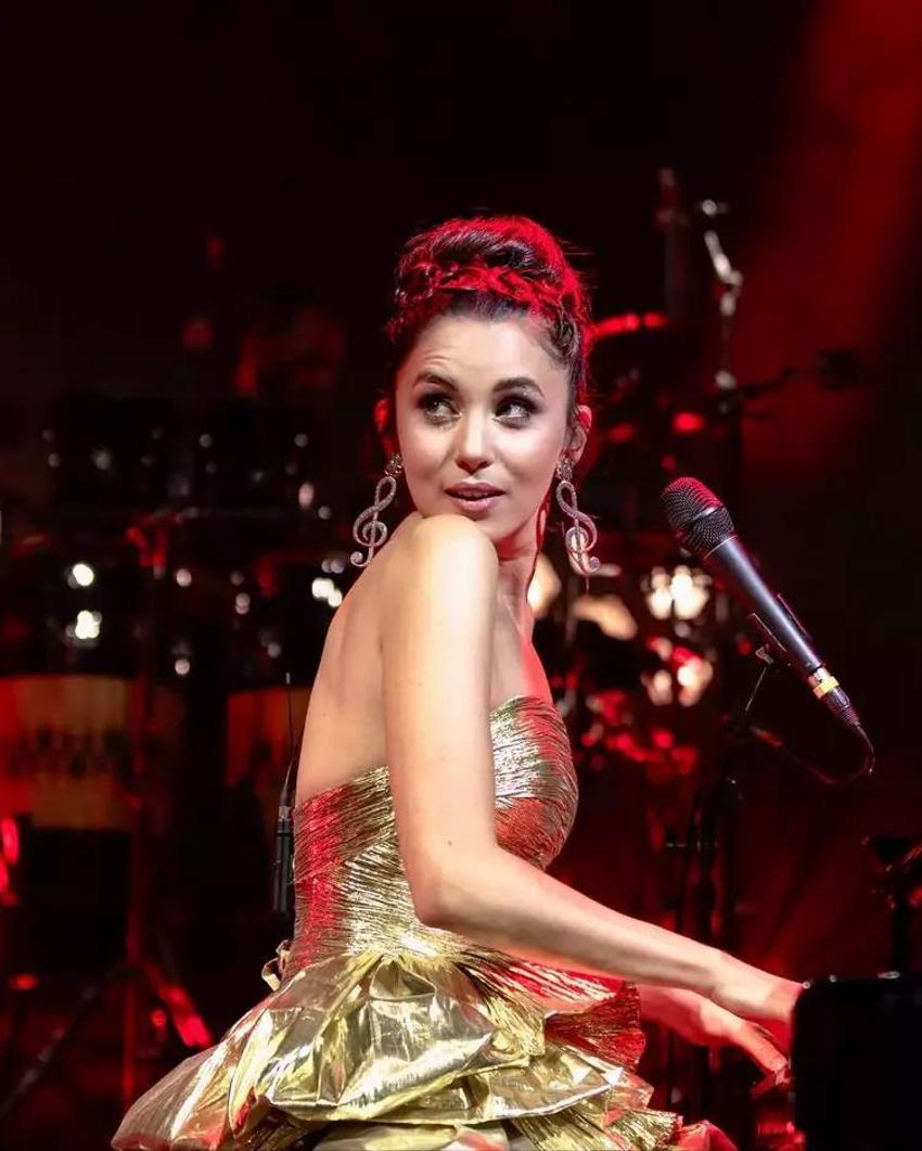 Karsu düğün tarihini erteledi! İşte sebebi