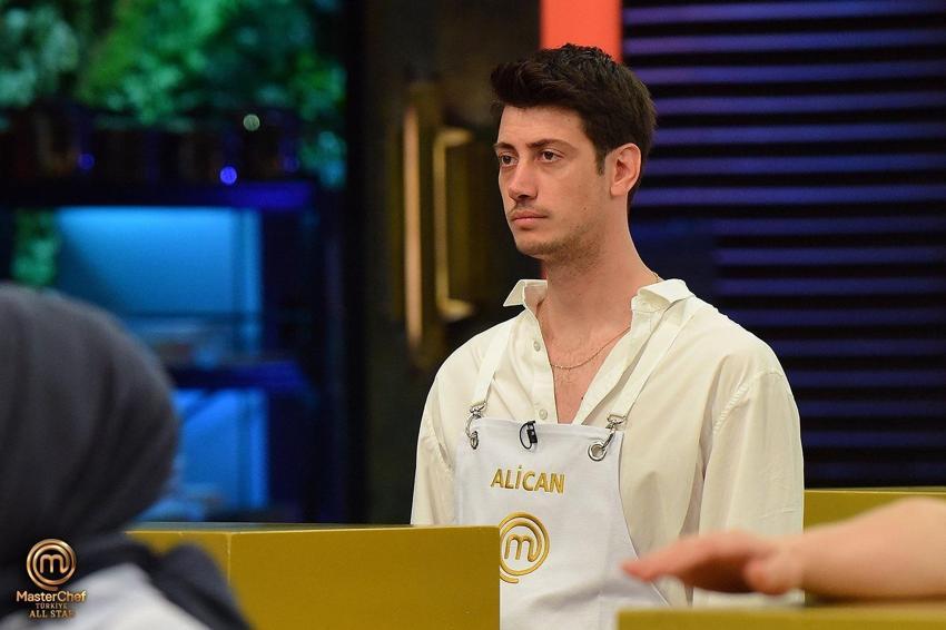 Kaptanlık oyununda gerginlik tavan yaptı! MasterChef All Star'da Alican'ın gelişi iki kişiyi çıldırttı!