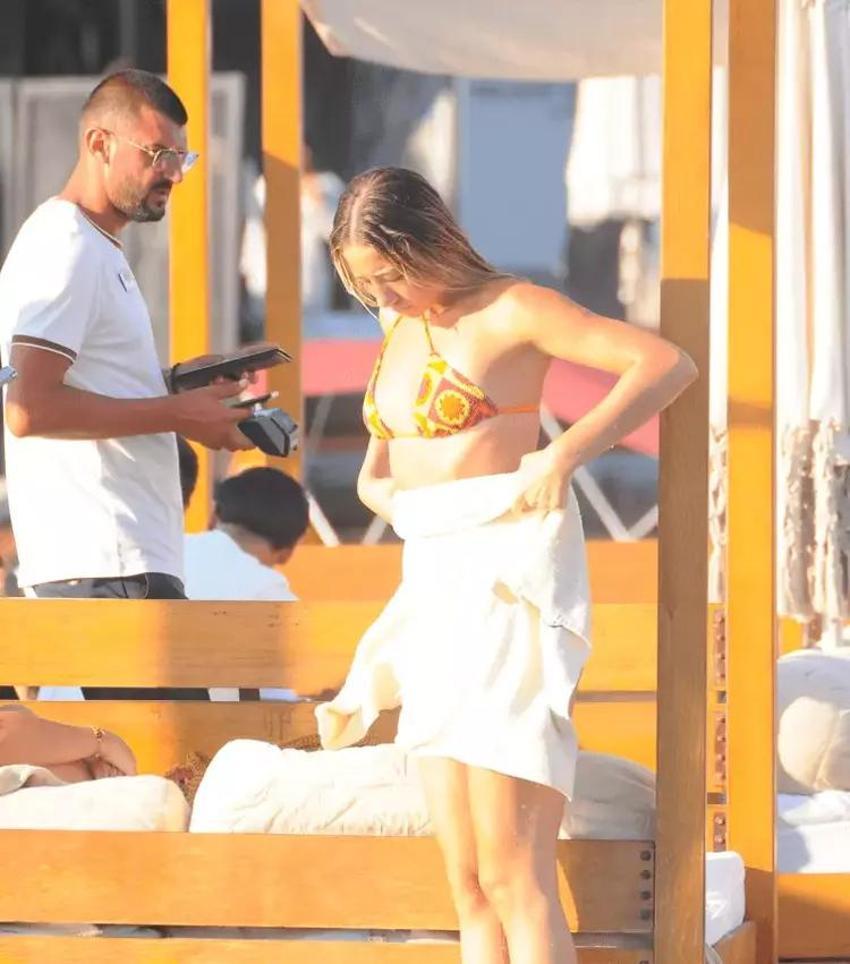 Aleyna Kalaycıoğlu tek başına tatile çıktı! Fit haliyle dikkat çekti