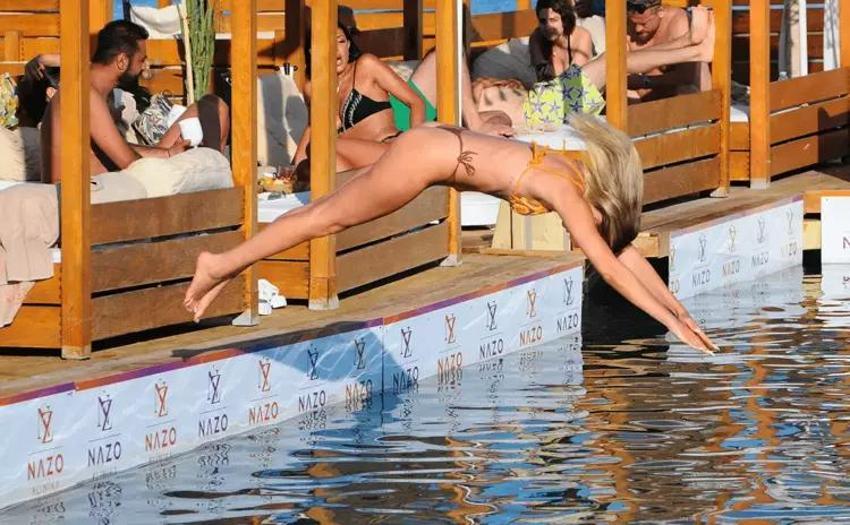 Aleyna Kalaycıoğlu tek başına tatile çıktı! Fit haliyle dikkat çekti
