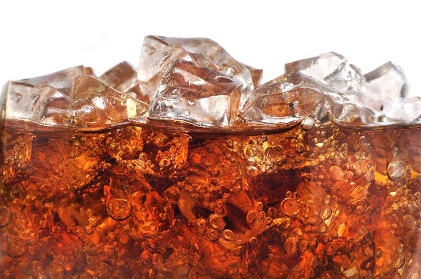 Yaz aylarının vazgeçilmez içeceklerinde büyük tehlike! Bağışıklık sistemini bozabilir, kalp sağlığını riske atabilir...