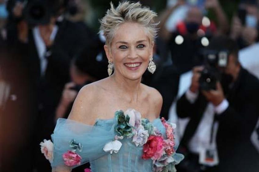 Sharon Stone'dan olay itiraf: Kırmızı ışıkta arabama tırmandılar