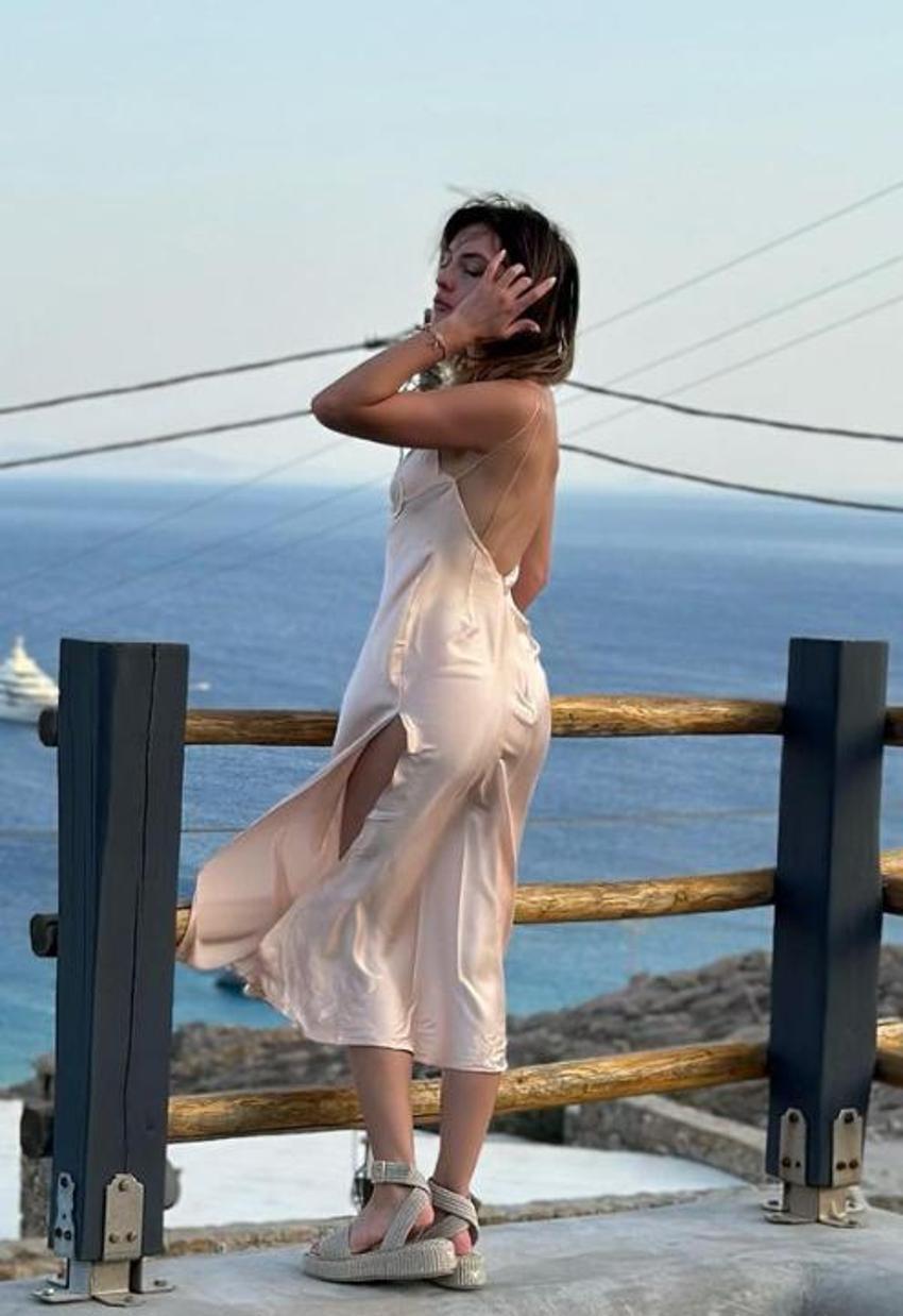 Melis Sezen tatil pozlarıyla büyüledi 'Kilo almışsın' yorumu yağdı