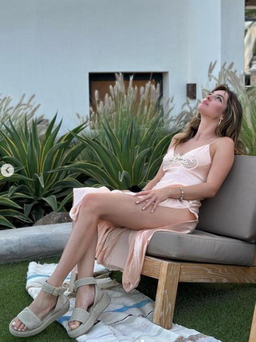 Melis Sezen tatil pozlarıyla büyüledi 'Kilo almışsın' yorumu yağdı