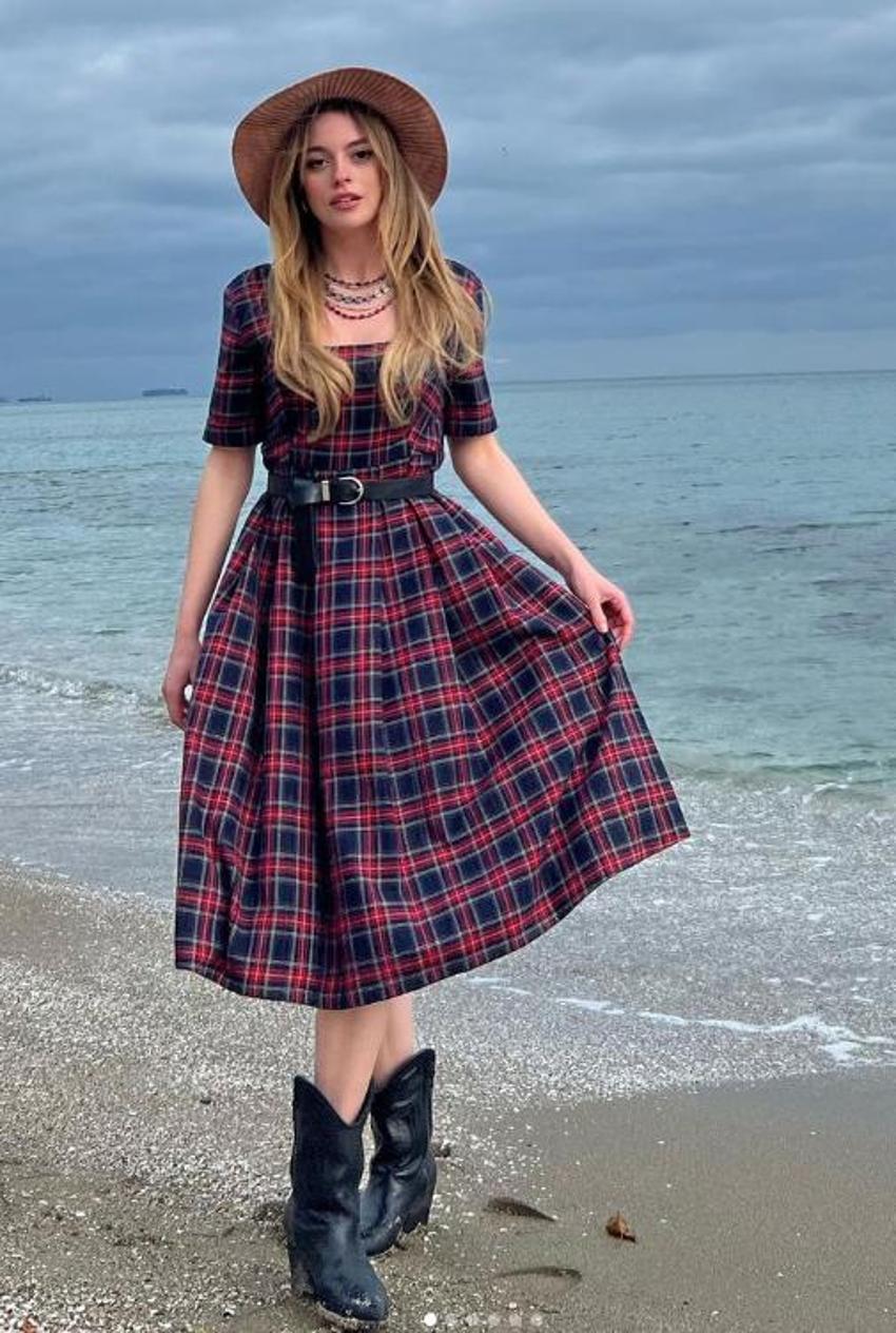 Melis Sezen tatil pozlarıyla büyüledi 'Kilo almışsın' yorumu yağdı