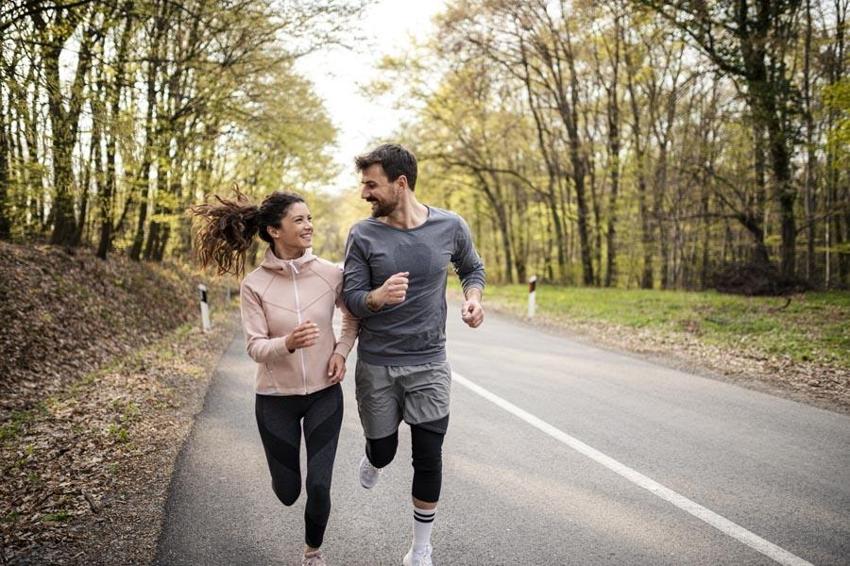 Sağlıklı yaşam için yapılan bilinç spor yapmak kalça ağrılarına neden olabilir!