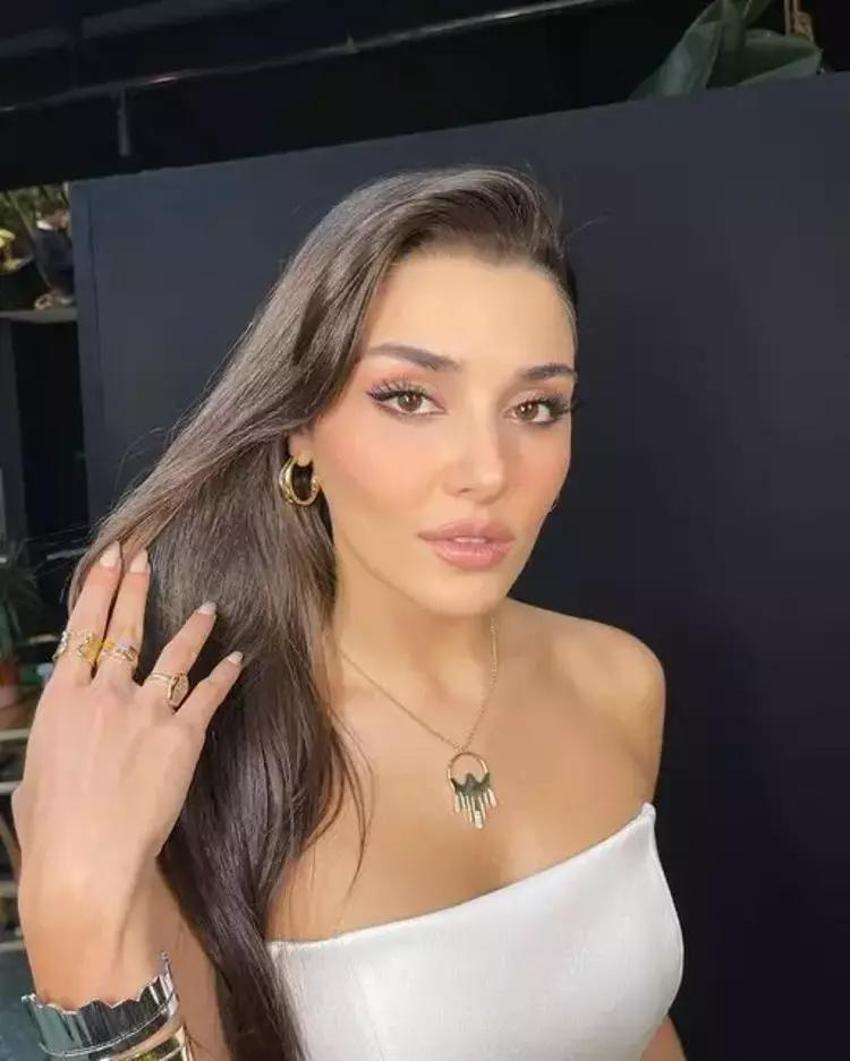Hande Erçel ile Hakan Sabancı aşka geldi!