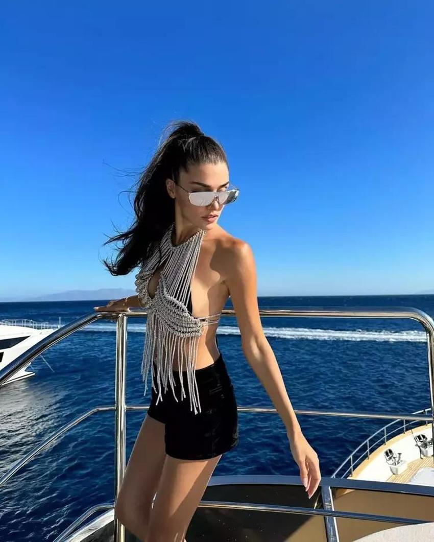 Hande Erçel ile Hakan Sabancı aşka geldi!