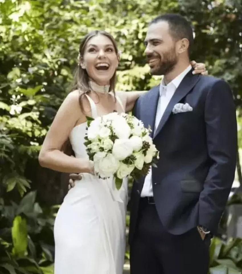 Aslı Enver kızının yüzünü gösterdi! Elay bebek kendisine hayran bıraktı