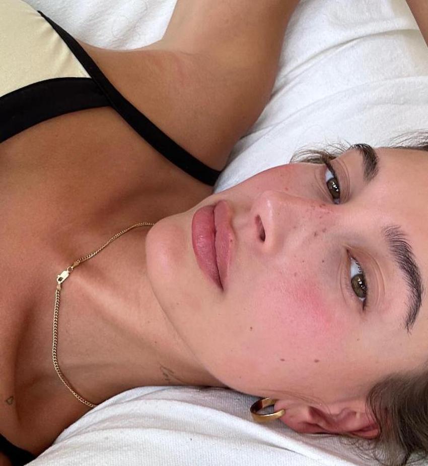 Hailey Bieber hamile mi? Karnını saklaması şüpheleri arttırdı