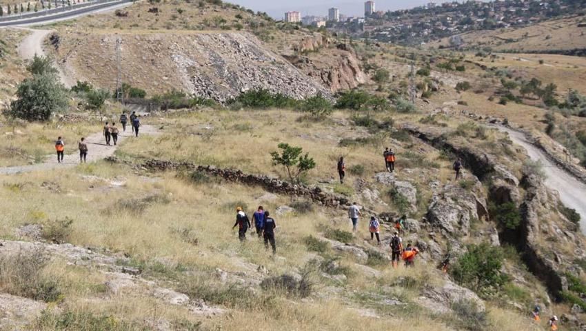 Annesi ile hastaneye giden Enes sırra kadem basmıştı! Cansız bedeni bulundu