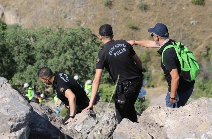 Annesi ile hastaneye giden Enes sırra kadem basmıştı! Cansız bedeni bulundu