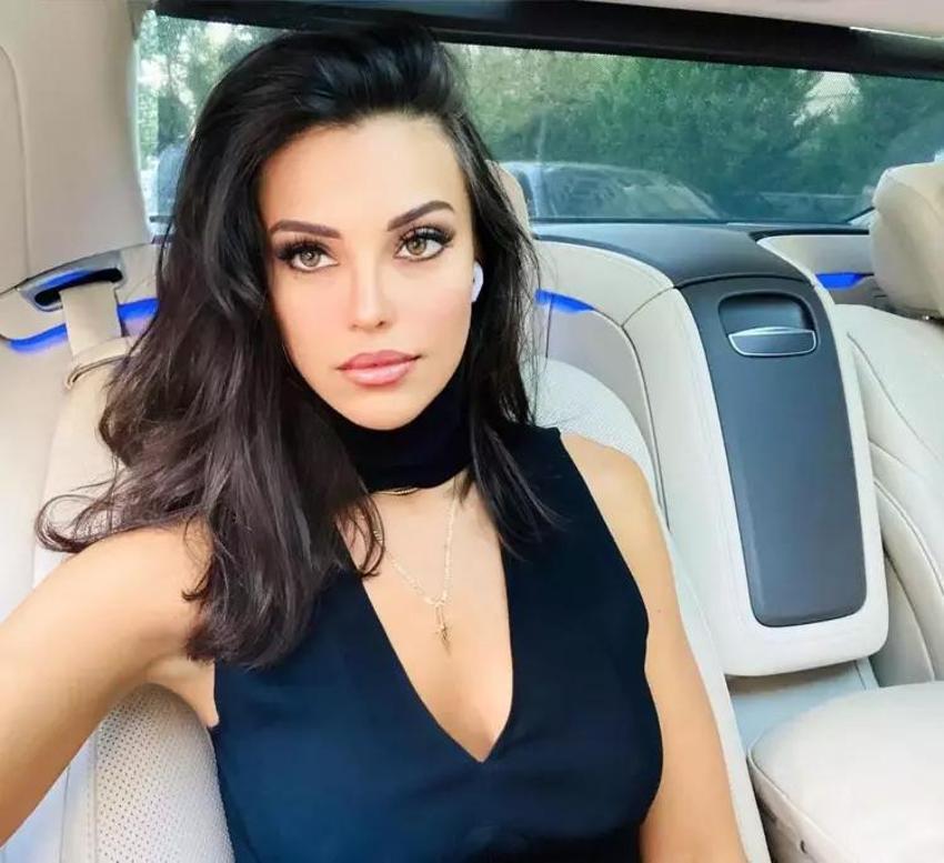 Tuvana Türkay'ın bikinili oryantal şovu dikkat çekti! Beğeni yağdı