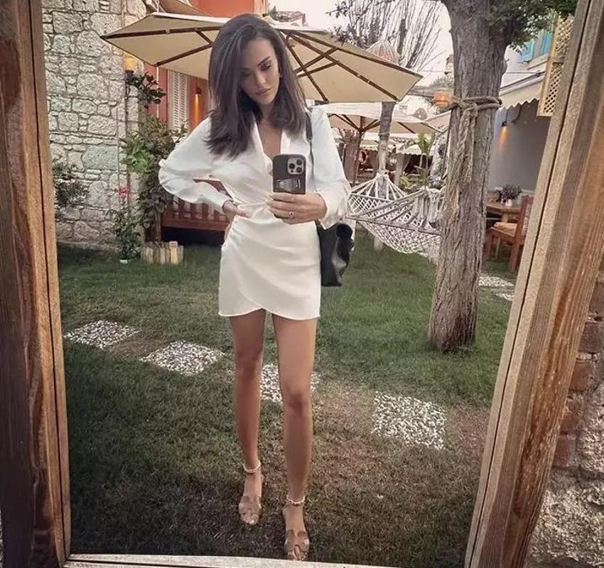 Tuvana Türkay'ın bikinili oryantal şovu dikkat çekti! Beğeni yağdı