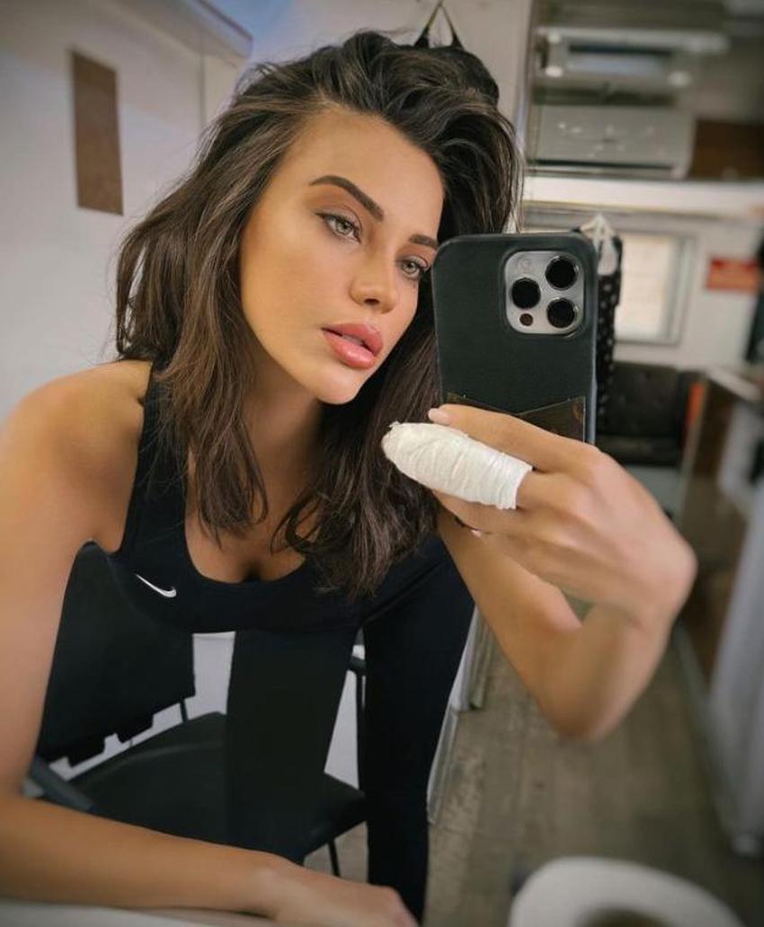 Tuvana Türkay'ın bikinili oryantal şovu dikkat çekti! Beğeni yağdı