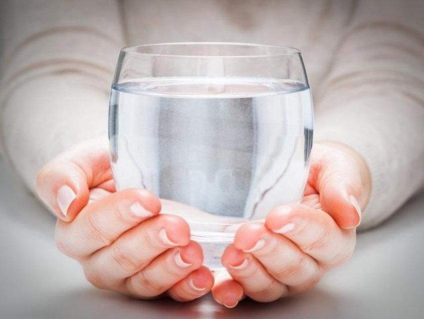 Yaşam iksiri mübarek! Sabahları ister bir dikişte ister yudum yudum için, faydasını görün!