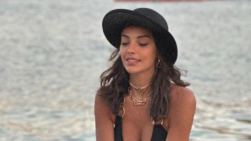 Tuvana Türkay'dan bikinili mezdeke şov! Hayranları ağzı açık izledi