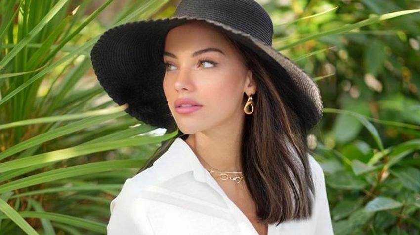 Tuvana Türkay'dan bikinili mezdeke şov! Hayranları ağzı açık izledi